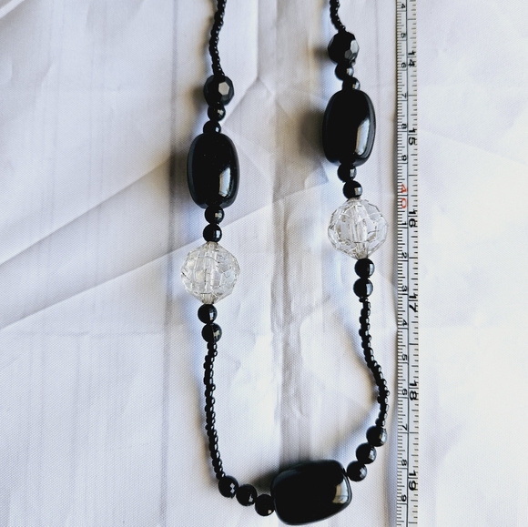 Art Deco Noble and Elegant Black Resin Barrel Beads necklace - Picture 4 of 6